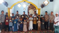 Polres Touna Gelar Jumat Keliling, Berikan Bantuan Buku Iqra dan Imbauan Kamtibmas di Ampana Tete